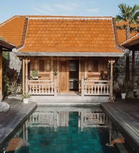 The Padang Pool Sleeps 7 Located In Jungle 5 Mins From Uluwatu's Famous Beaches Villa