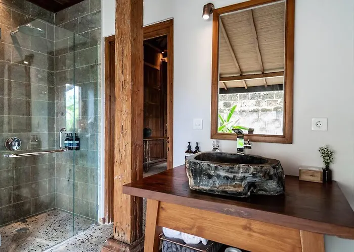 Villa The Padang Pool Sleeps 7 Located In Jungle 5 Mins From Uluwatu's Famous Beaches