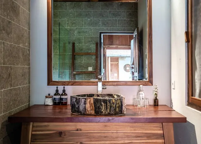 The Padang Pool Sleeps 7 Located In Jungle 5 Mins From Uluwatu's Famous Beaches *