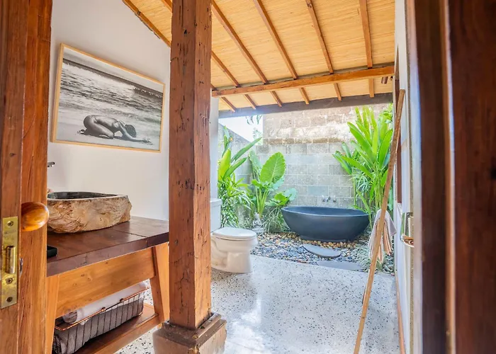 The Padang Pool Sleeps 7 Located In Jungle 5 Mins From Uluwatu's Famous Beaches *