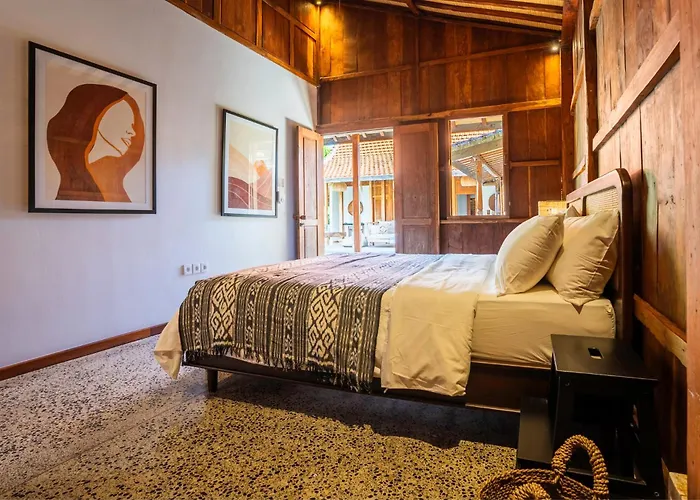 The Padang Pool Sleeps 7 Located In Jungle 5 Mins From Uluwatu's Famous Beaches