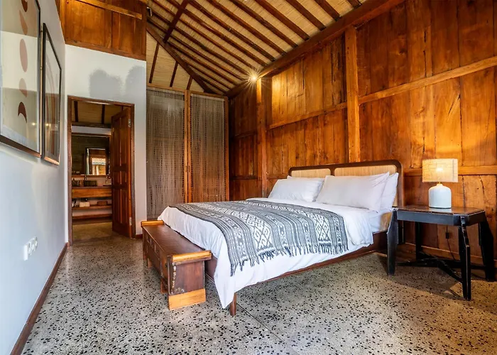 The Padang Pool Sleeps 7 Located In Jungle 5 Mins From Uluwatu's Famous Beaches Villa Uluwatu (Bali)