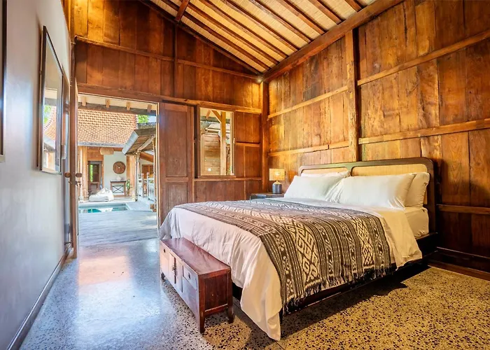 The Padang Pool Sleeps 7 Located In Jungle 5 Mins From Uluwatu's Famous Beaches Villa