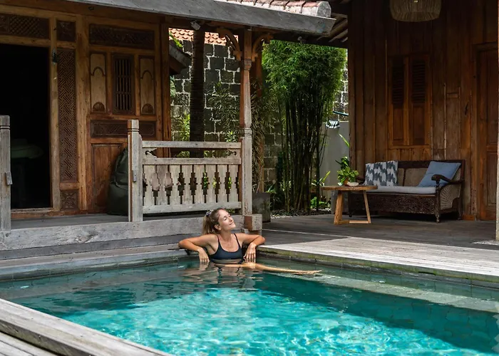 The Padang Pool Sleeps 7 Located In Jungle 5 Mins From Uluwatu's Famous Beaches Villa *