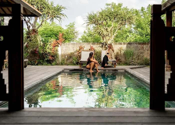 The Padang Pool Sleeps 7 Located In Jungle 5 Mins From Uluwatu's Famous Beaches Villa
